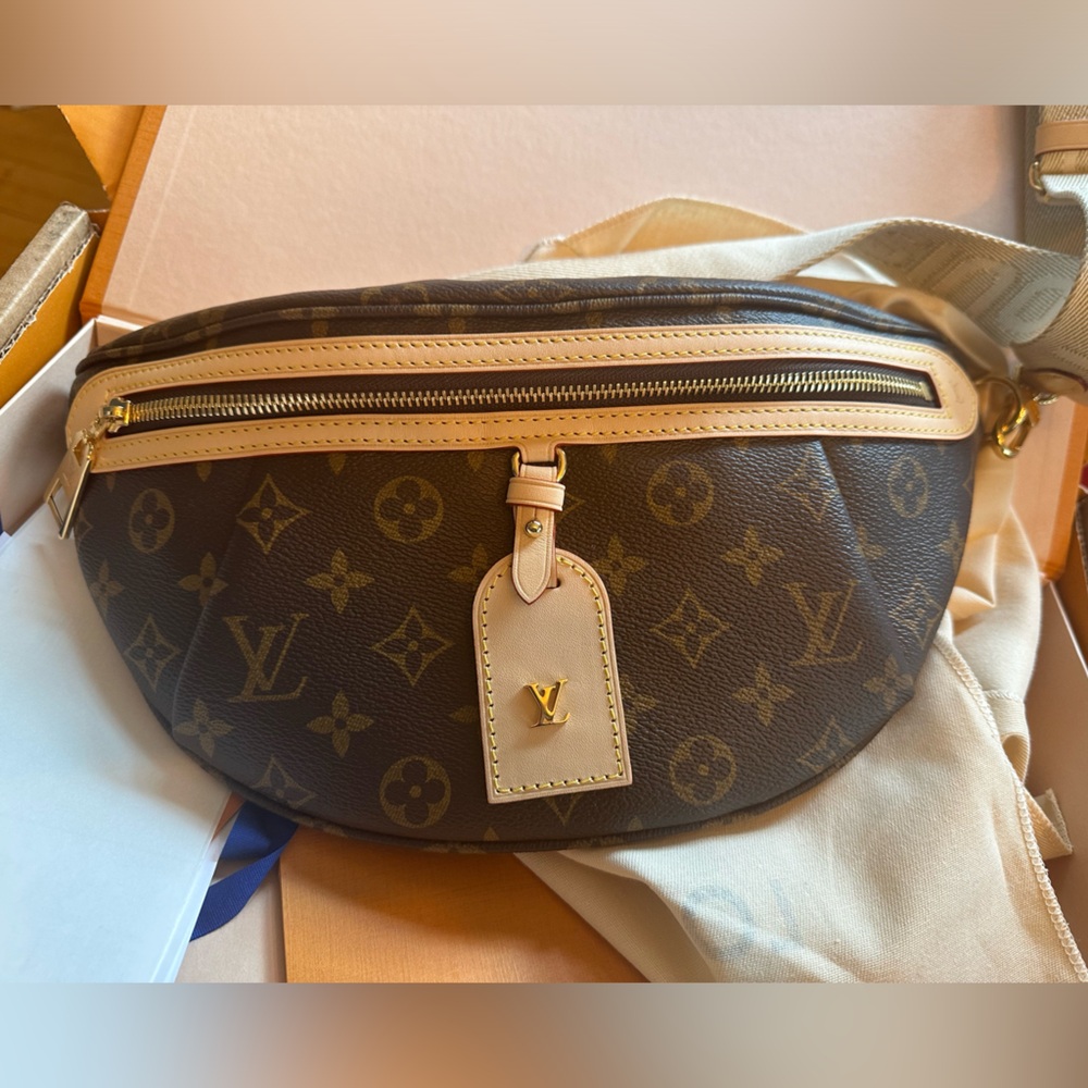 *Authentic NIB* ✨Louis Vuitton High Rise Bumbag✨